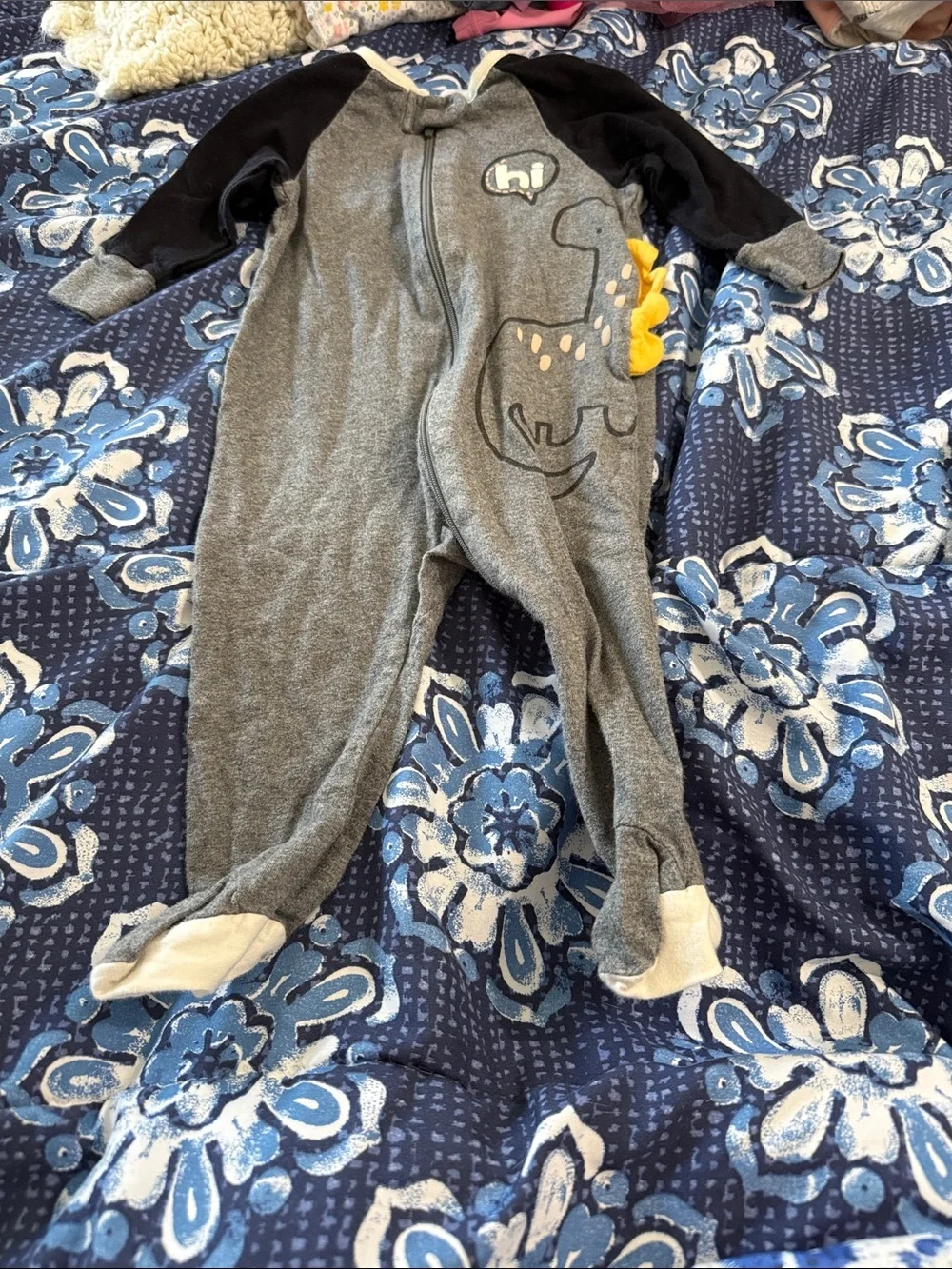 Gerber Gray Dino Bodysuit & Jogger Set
